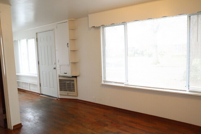 Building Photo - r401ALL