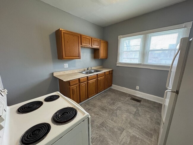 Building Photo - 3632-3634 Birchwood Ave