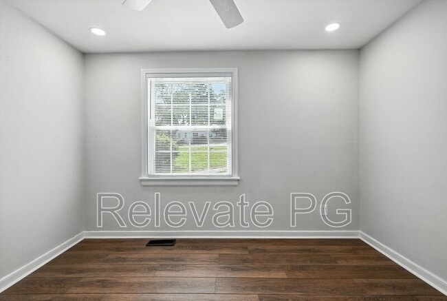 Building Photo - 1600 Glenside Dr