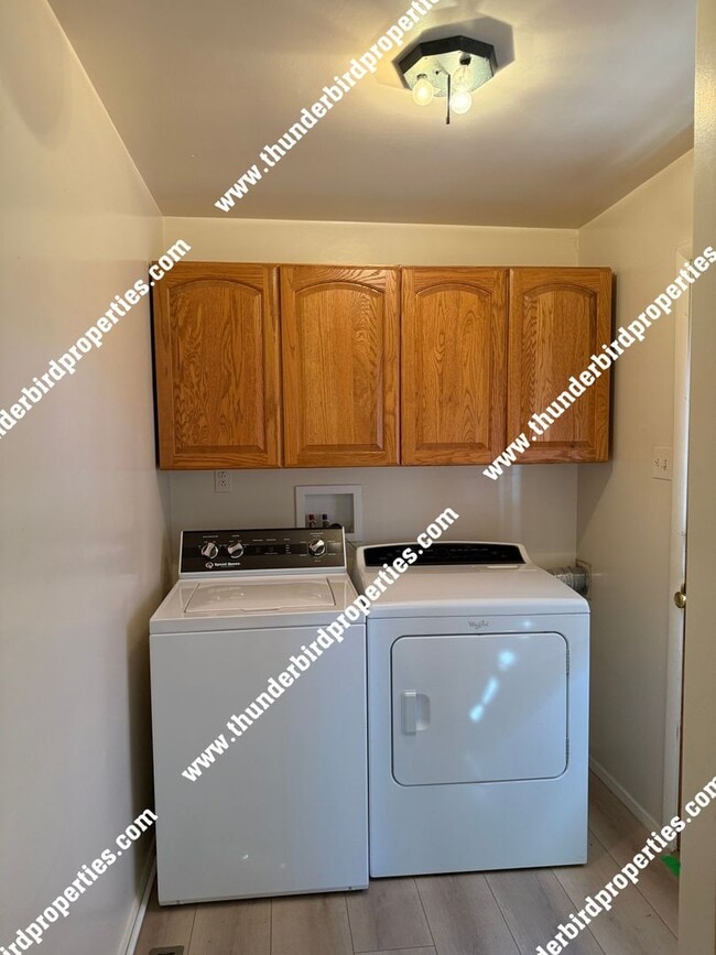 Building Photo - Desired NE location near Sandia High School and Uptown - MOVE IN SPECIAL $250.00 off first months...