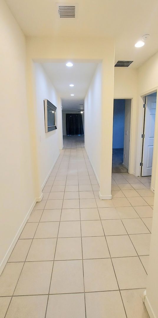 Building Photo - "COMING SOON" Lovely 3 Bedroom Home in Gre...