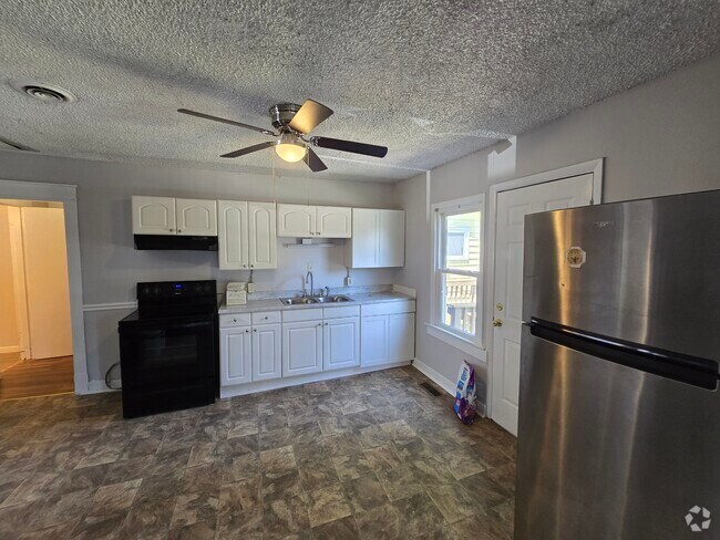 Building Photo - 207 Moncrief Ave