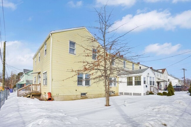 Building Photo - 157-159 Pleasant Street