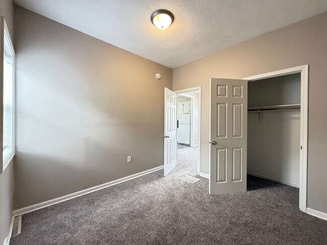 Building Photo - 3 Bedroom Home with Basement & Yard