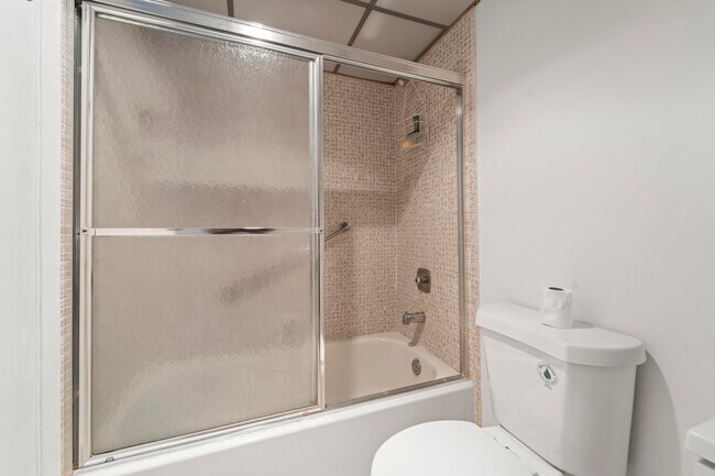 Building Photo - 938 Normandy Trail