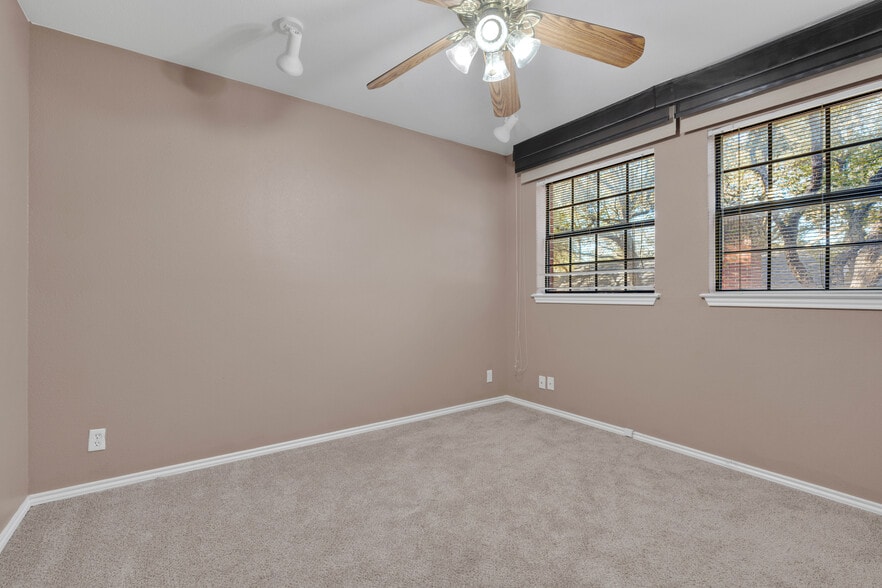 Building Photo - 7930 Roanoke Run