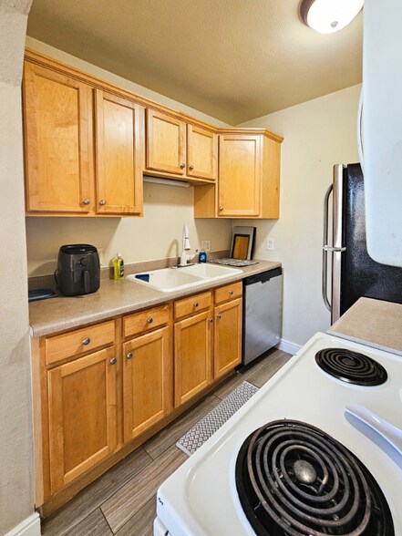 Building Photo - 1520 Glencoe St