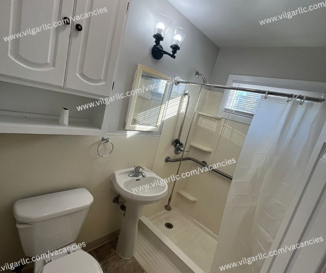 Building Photo - 3 Bedrooms • 1 Bathroom — Single-Family Home