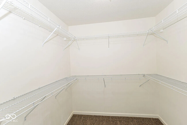 Building Photo - 9651 Calamus Dr