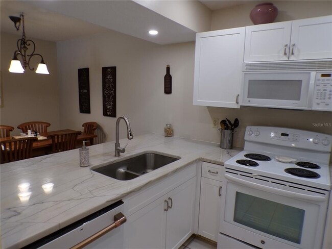 Building Photo - 622 Bird Bay Dr S