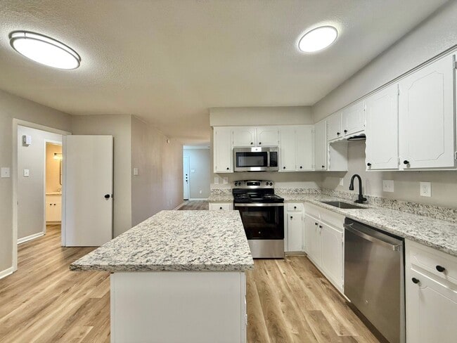 Building Photo - Tour Today!  Newly Renovated 2-Bedroom, 1-Bath Duplex!