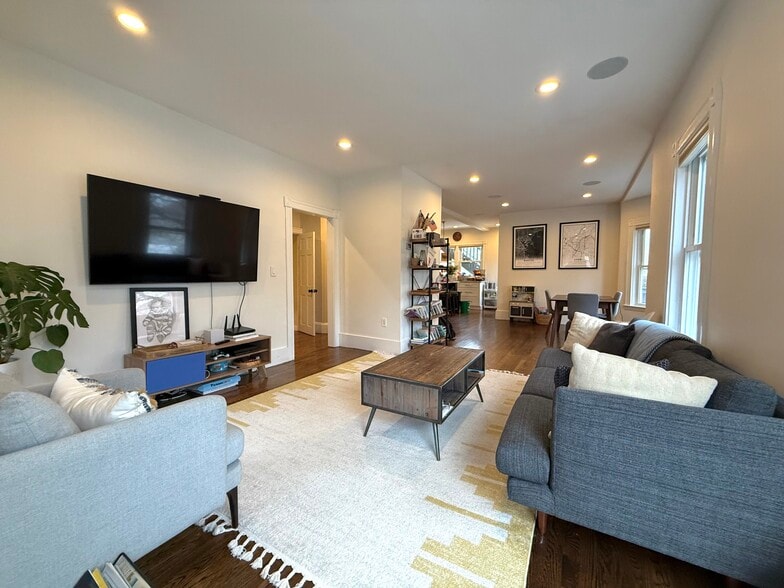 Building Photo - 52 Brastow Ave