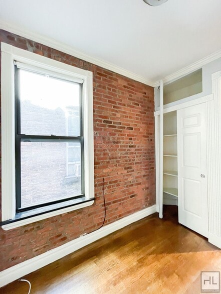 Building Photo - LEROY ST.