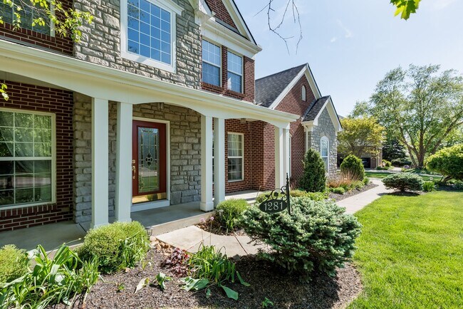 Building Photo - Short term rental available