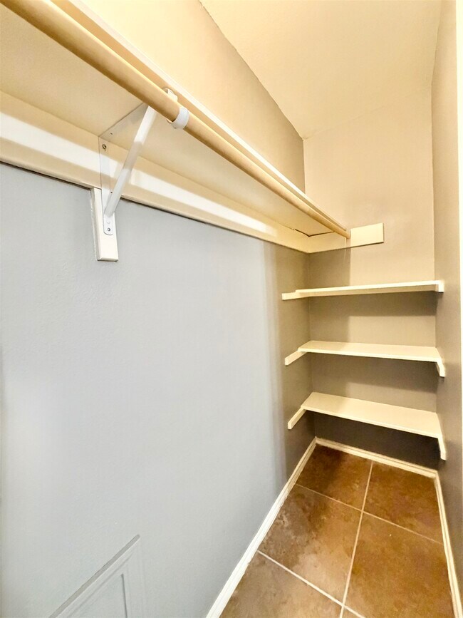 Building Photo - 11111 Revilla Dr