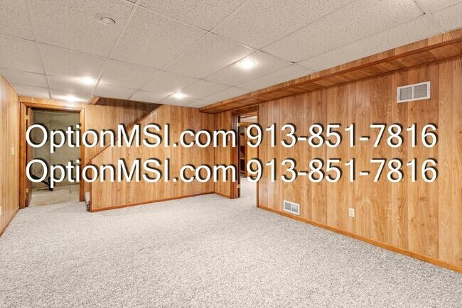 Building Photo - Welcome home to this charming two-story in South Woods subdivision