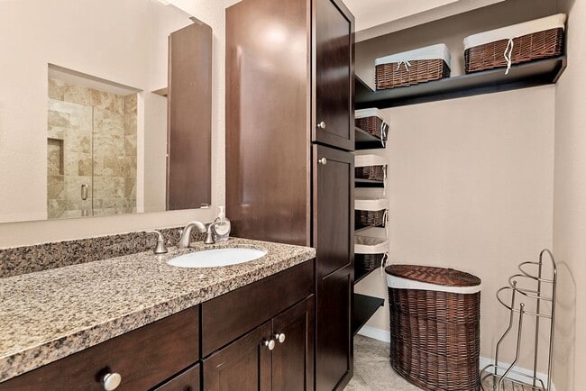 Building Photo - Furnished Bear Brand condo with Walkabilit...