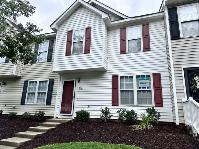 Building Photo - 2112 Walnut Bluffs Ln