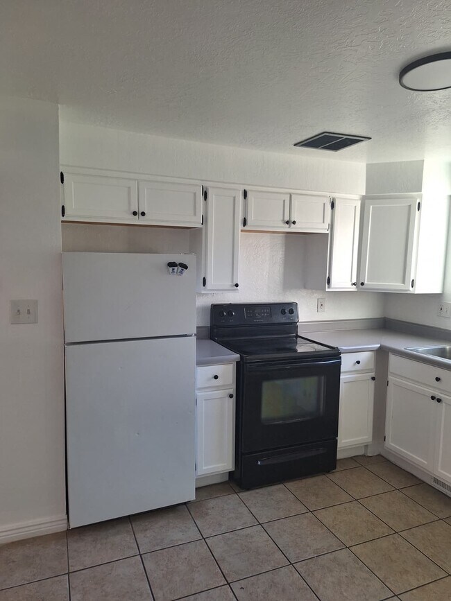 Building Photo - Roy 4-plex 2014