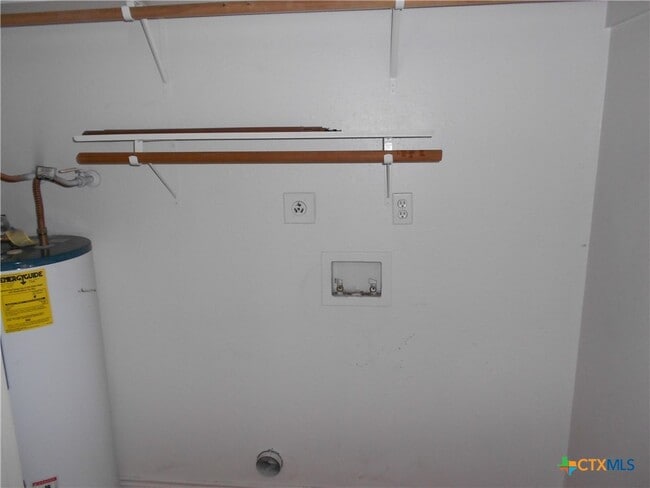 Building Photo - 809 E Ave I