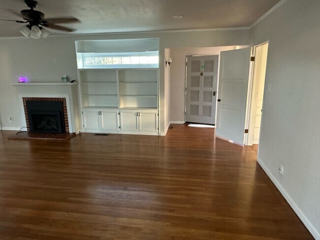 Building Photo - 140 W Terrace Dr