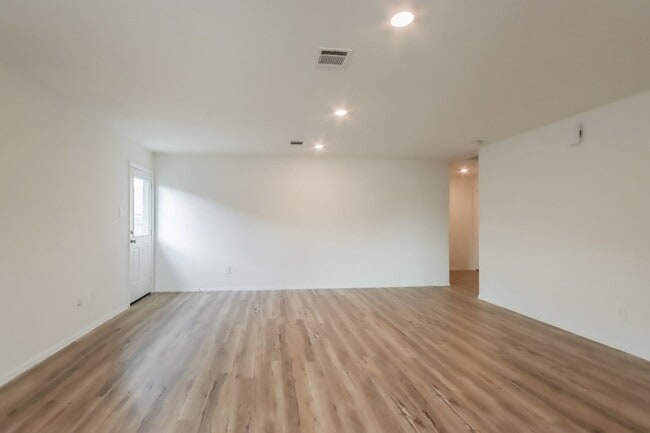 Building Photo - 17599 Longwood Trce Ln