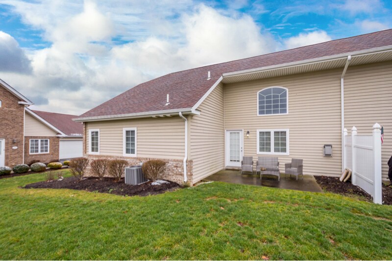 Building Photo - 75 Nicholas Dr