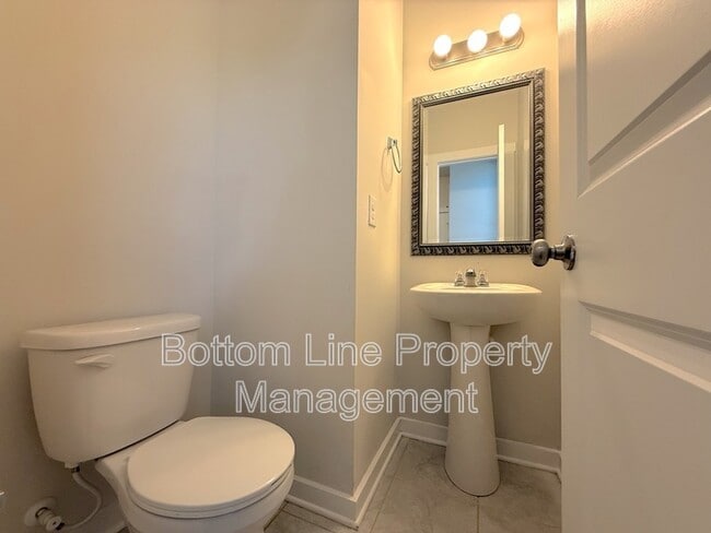 Building Photo - 706 Anglin Forest Way