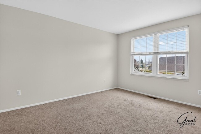 Building Photo - $1395 2 bedroom town house