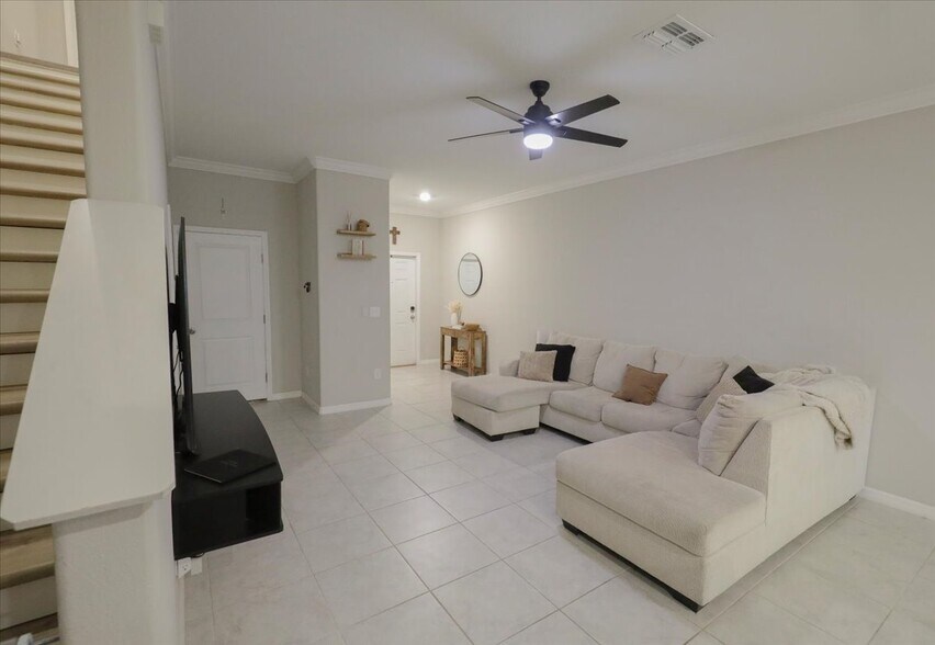 Building Photo - 1595 Cassius St