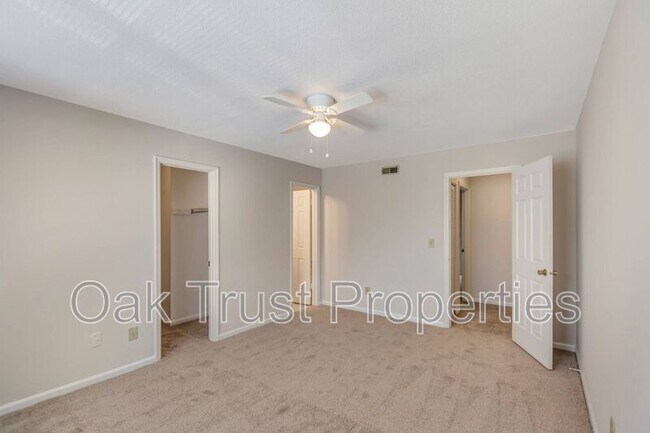 Building Photo - 593 Travelers Blvd