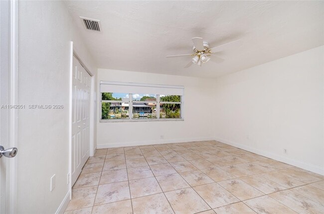 Building Photo - 1345 W 71st St