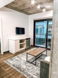 Building Photo - 1031 N Park Ave