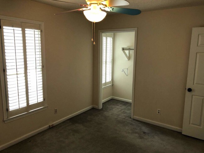 Building Photo - 421 Ravenel St