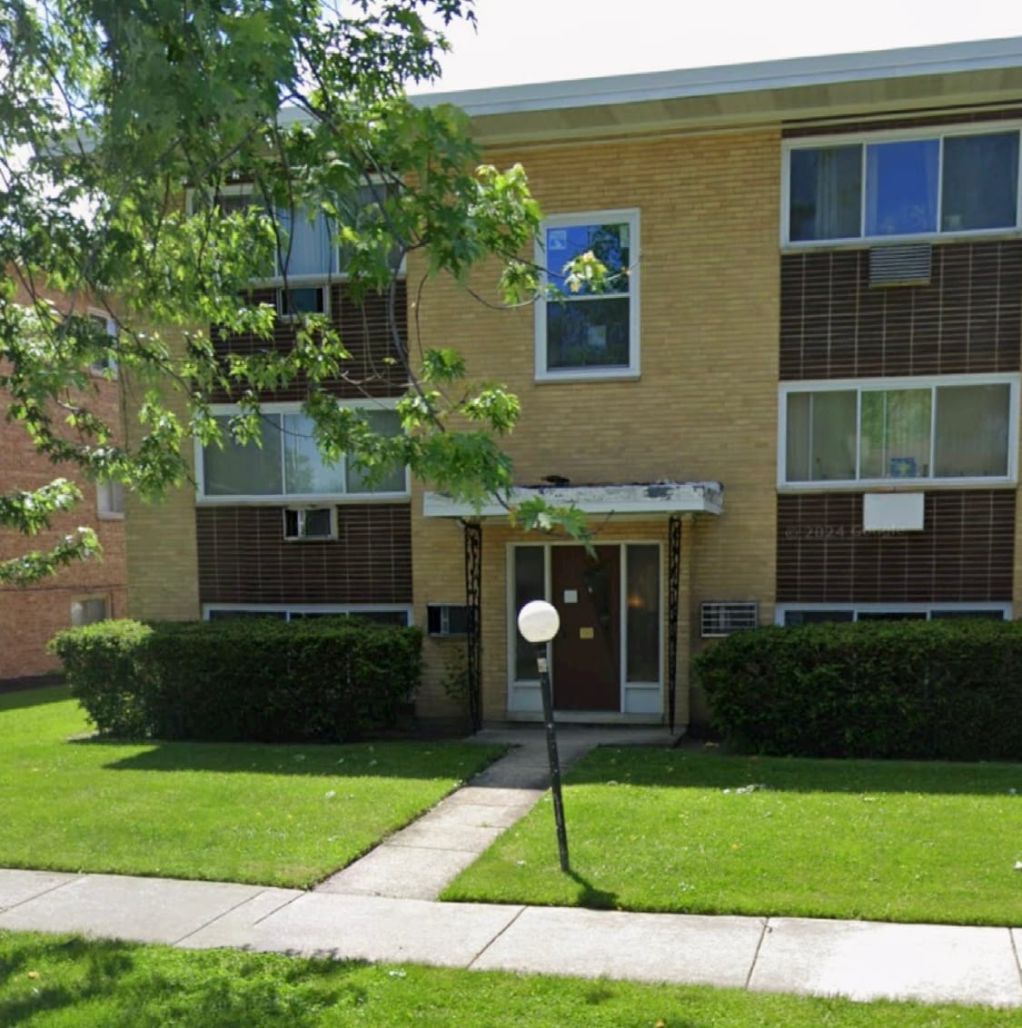 Building Photo - 2010 S 15th Ave