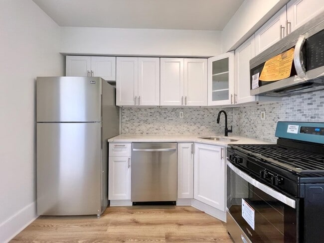 Building Photo - 212 15th St