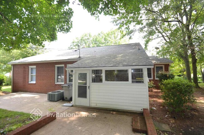 Building Photo - 1501 McCormick Ave