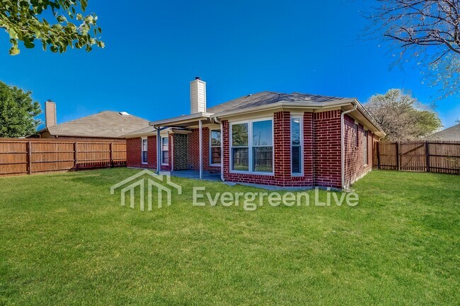 Building Photo - 4643 Yellowleaf Dr