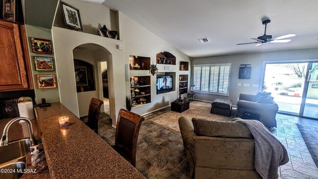 Building Photo - 37413 S Golf Course Dr