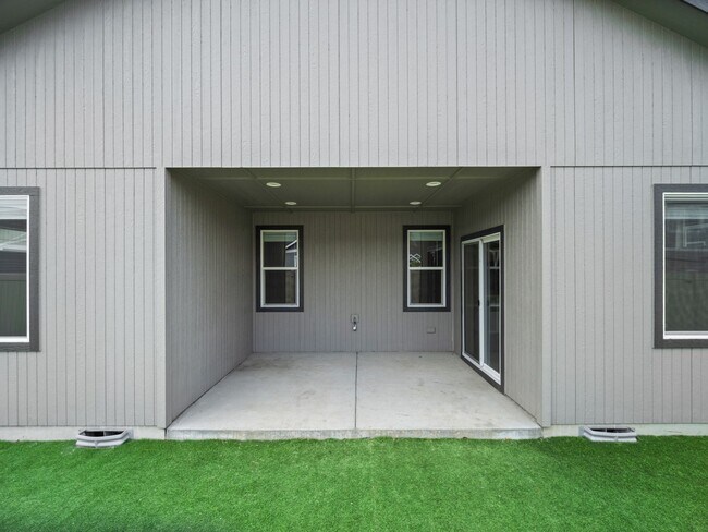 Building Photo - 13519 E Olympic Ave