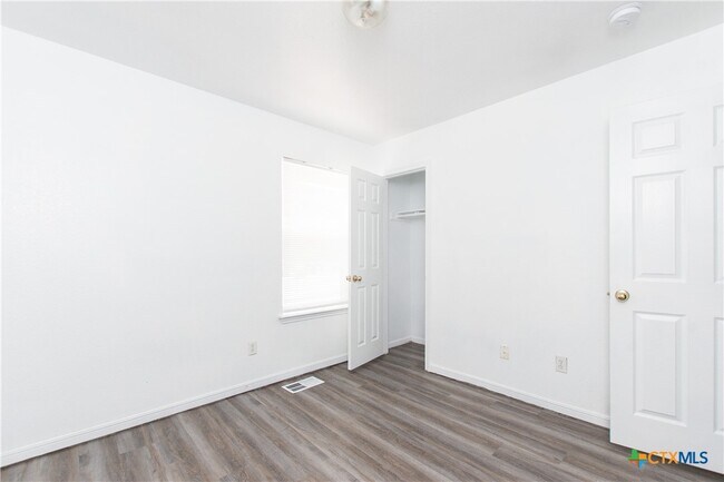 Building Photo - 4207 Primrose Dr