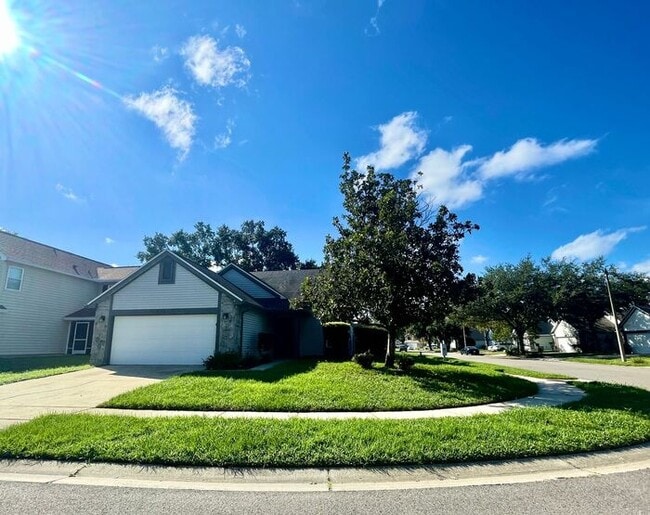 Building Photo - NICE 3/2.5 OVIEDO TWO-STORY HOME OFF DEAN ROAD