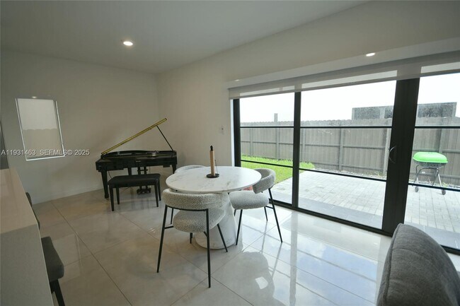 Building Photo - 1339 NW 2nd Ln