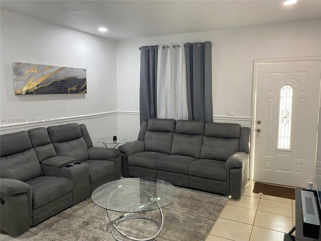 Building Photo - 1631 NW 29th Ave