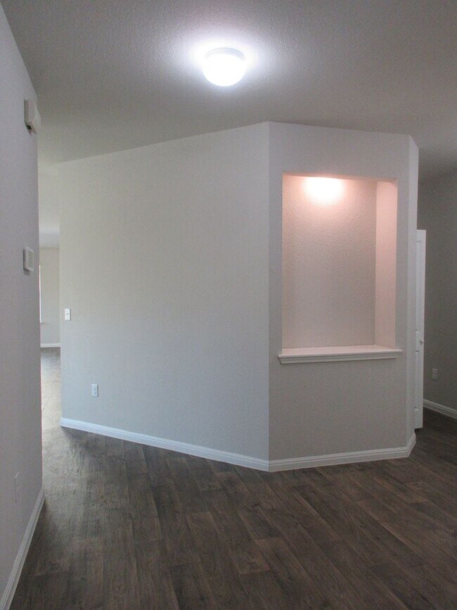 Building Photo - Home in Pioneer Crossing