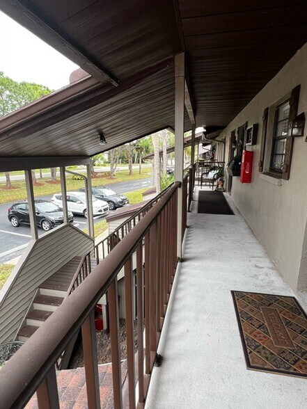 front balcony - 927 Capri Isles Blvd