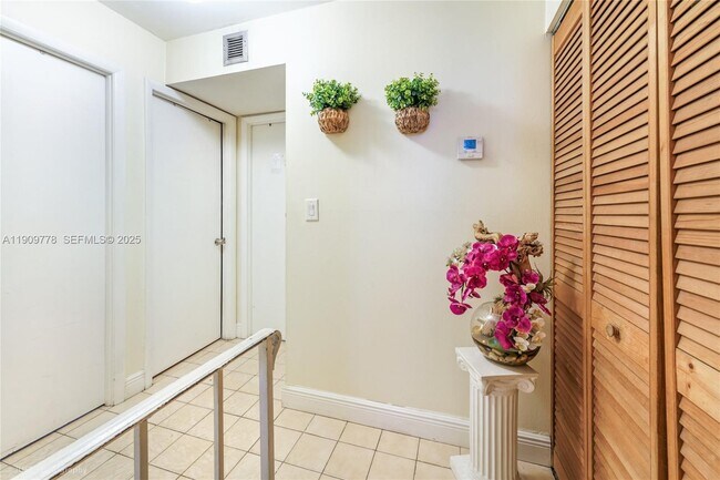 Building Photo - 3900 W 11th Ave