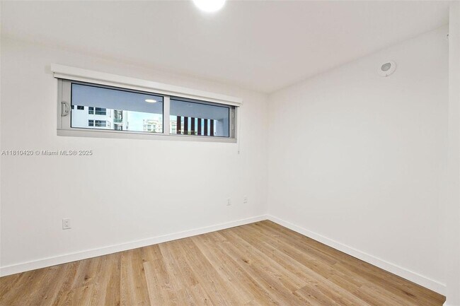 Building Photo - 1500 Bay Rd