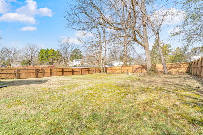 Building Photo - 331 Sarvis Dr