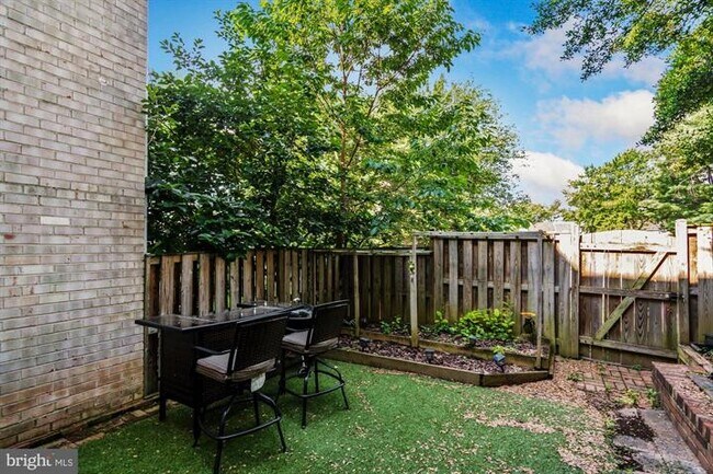 Building Photo - 4916 Van Masdag Ct